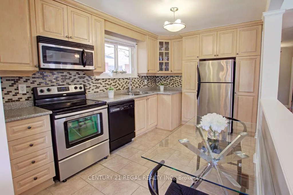 Photo 5 of 14 Thorpe Road, Etobicoke, Willowridge-Martingrove-Richview — HOMEH