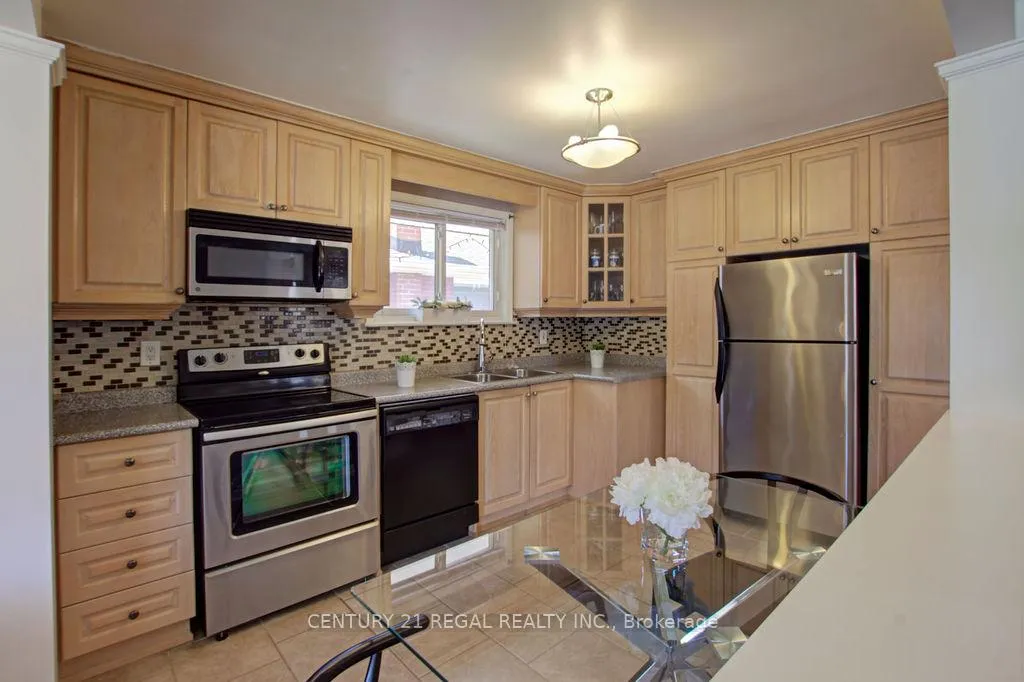 Photo 6 of 14 Thorpe Road, Etobicoke, Willowridge-Martingrove-Richview — HOMEH