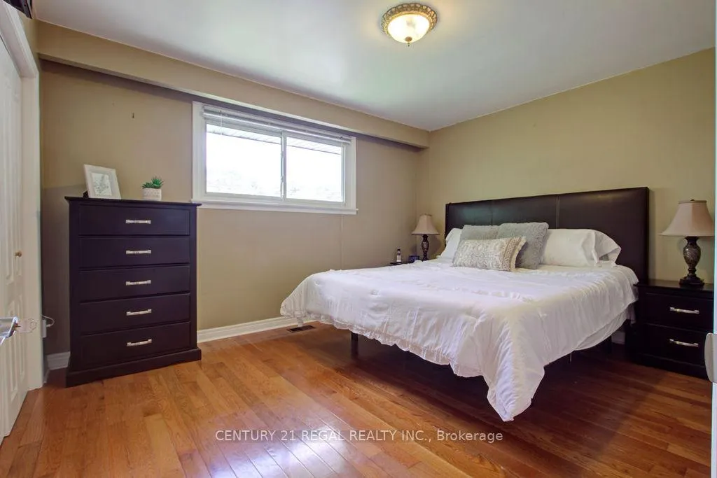 Photo 8 of 14 Thorpe Road, Etobicoke, Willowridge-Martingrove-Richview — HOMEH