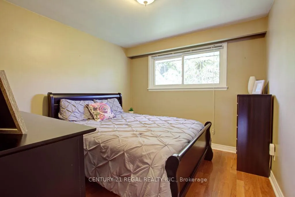Photo 10 of 14 Thorpe Road, Etobicoke, Willowridge-Martingrove-Richview — HOMEH