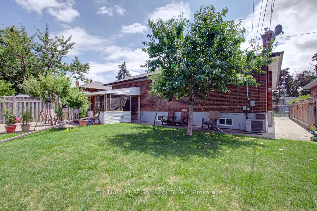 Photo 12 of 14 Thorpe Road, Etobicoke, Willowridge-Martingrove-Richview — HOMEH