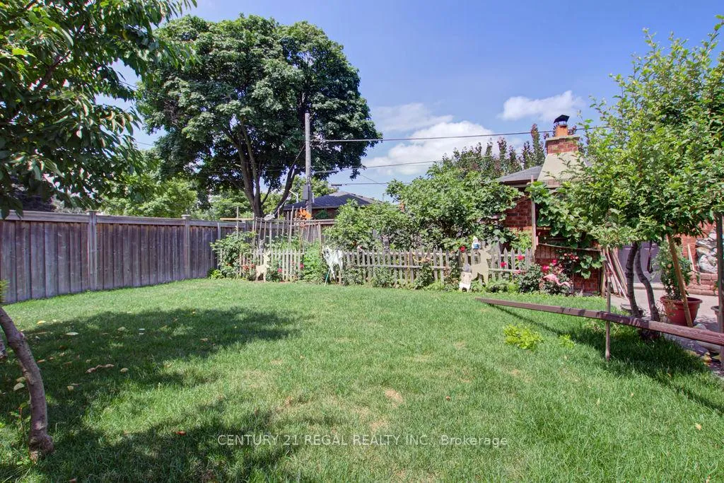 Photo 13 of 14 Thorpe Road, Etobicoke, Willowridge-Martingrove-Richview — HOMEH
