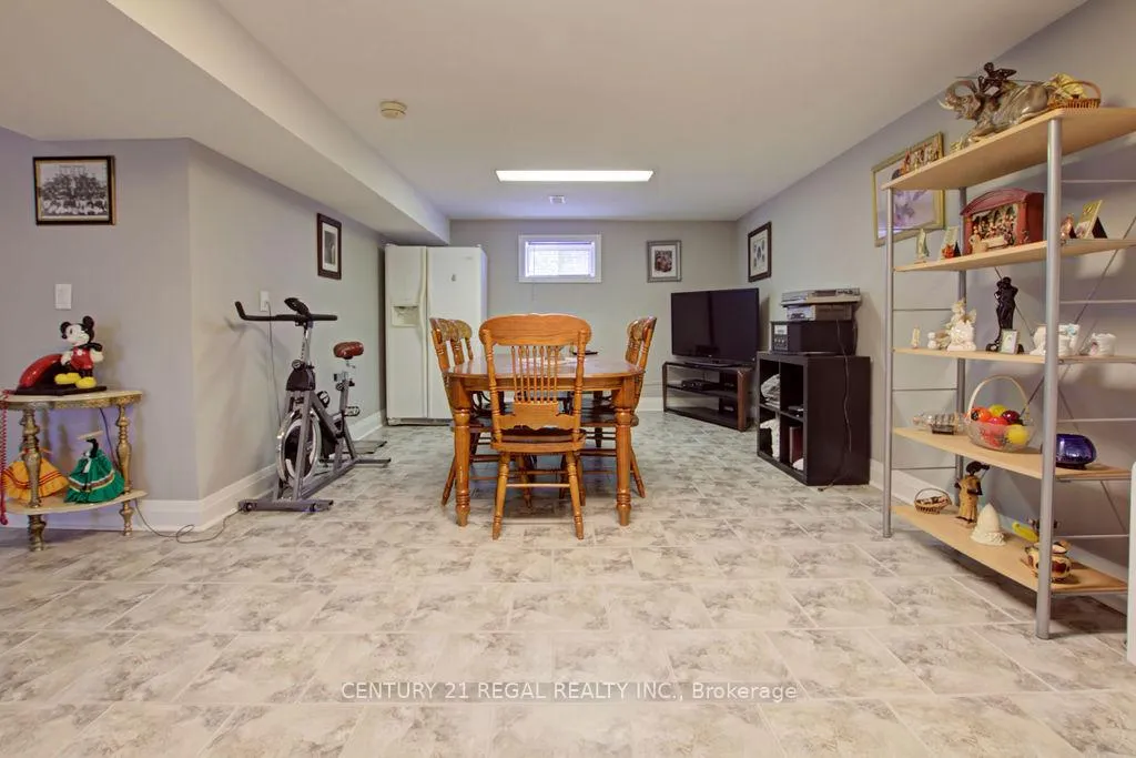 Photo 15 of 14 Thorpe Road, Etobicoke, Willowridge-Martingrove-Richview — HOMEH