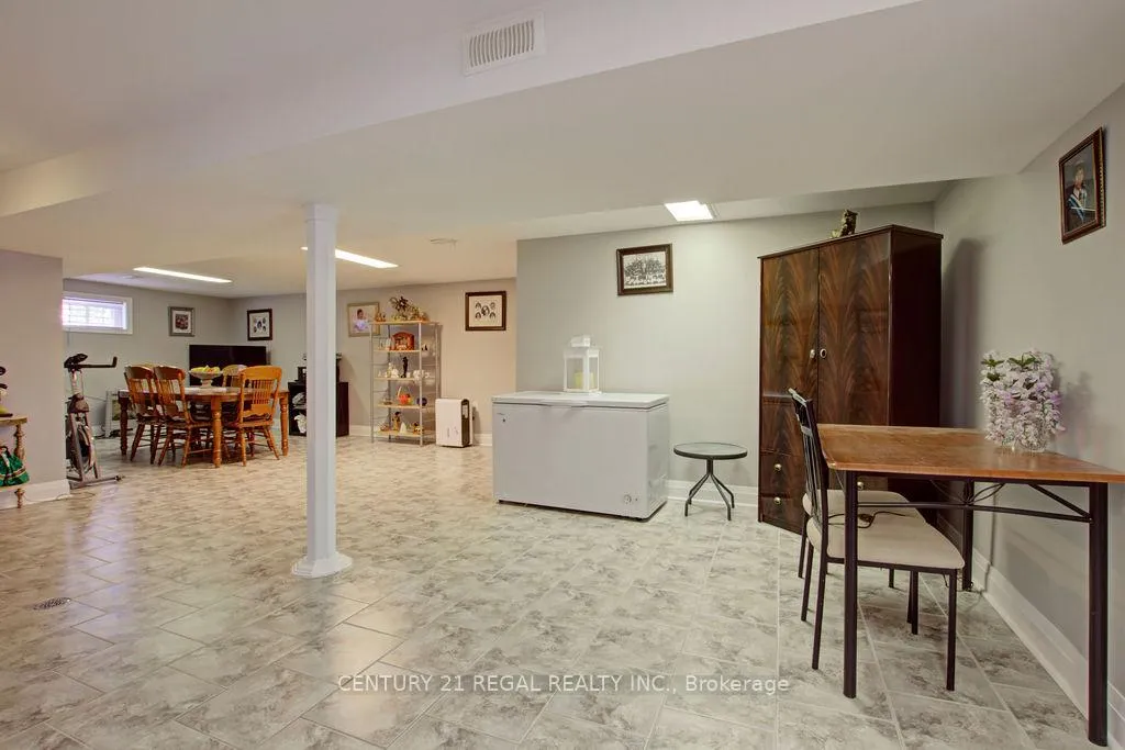 Photo 16 of 14 Thorpe Road, Etobicoke, Willowridge-Martingrove-Richview — HOMEH