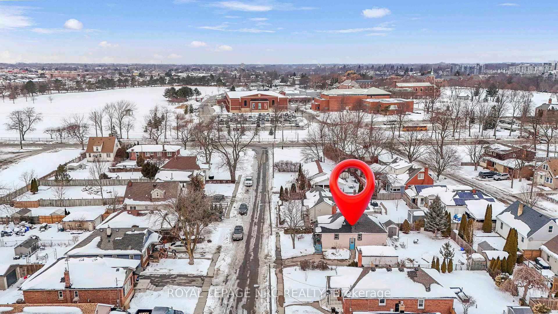 Photo 5 of 32 Ambrose Street, St. Catharines, Ridley — HOMEH