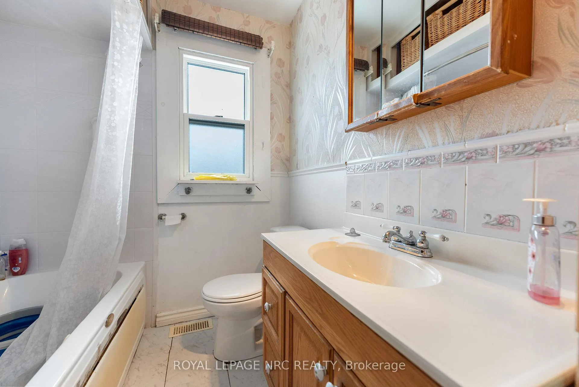 Photo 25 of 32 Ambrose Street, St. Catharines, Ridley — HOMEH