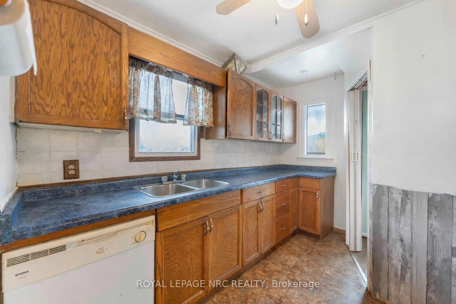 Photo 43 of 32 Ambrose Street, St. Catharines, Ridley — HOMEH