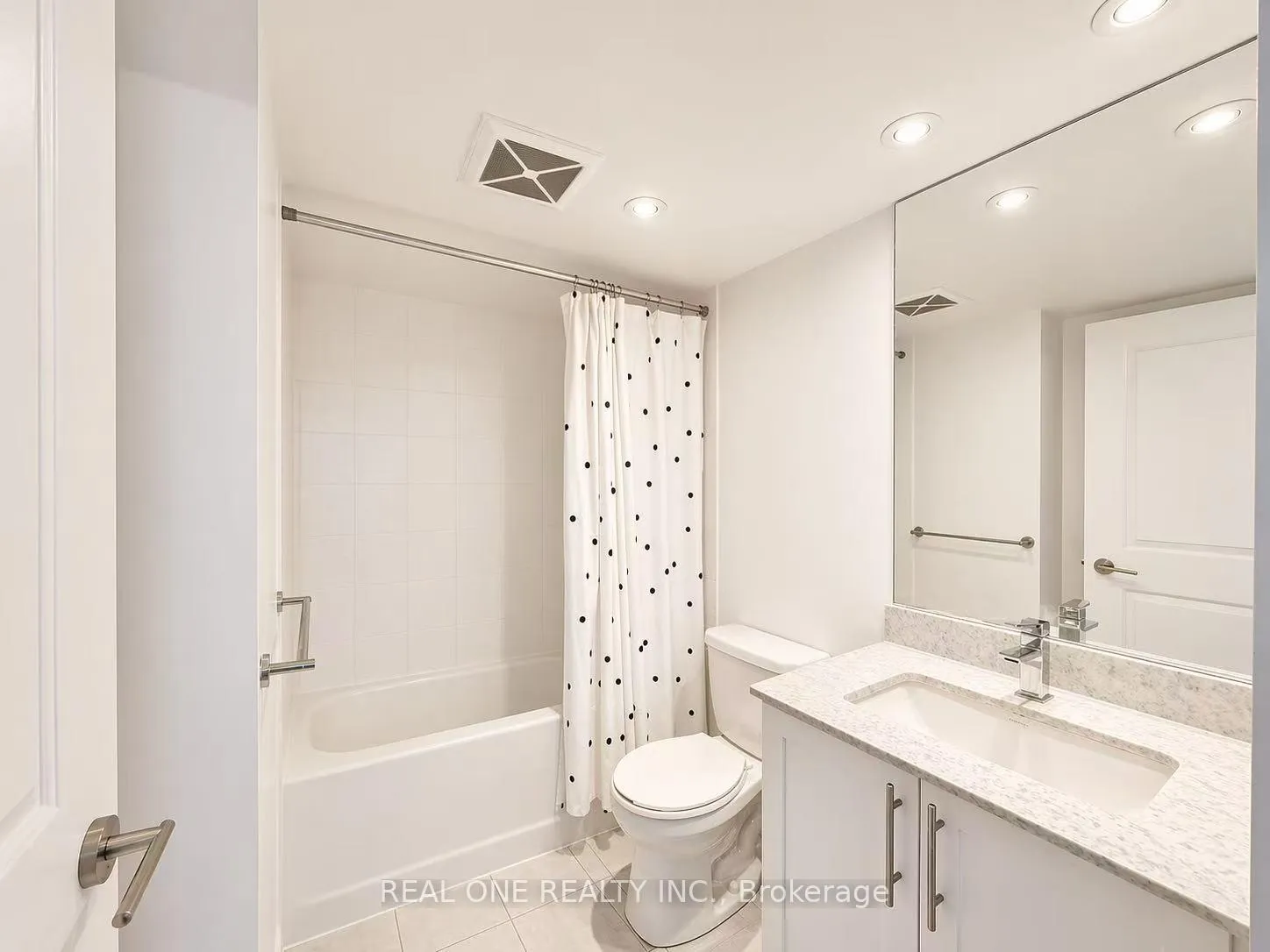 Photo 4 of Unit 1520, 35 Bastion Street, Toronto, Niagara — HOMEH