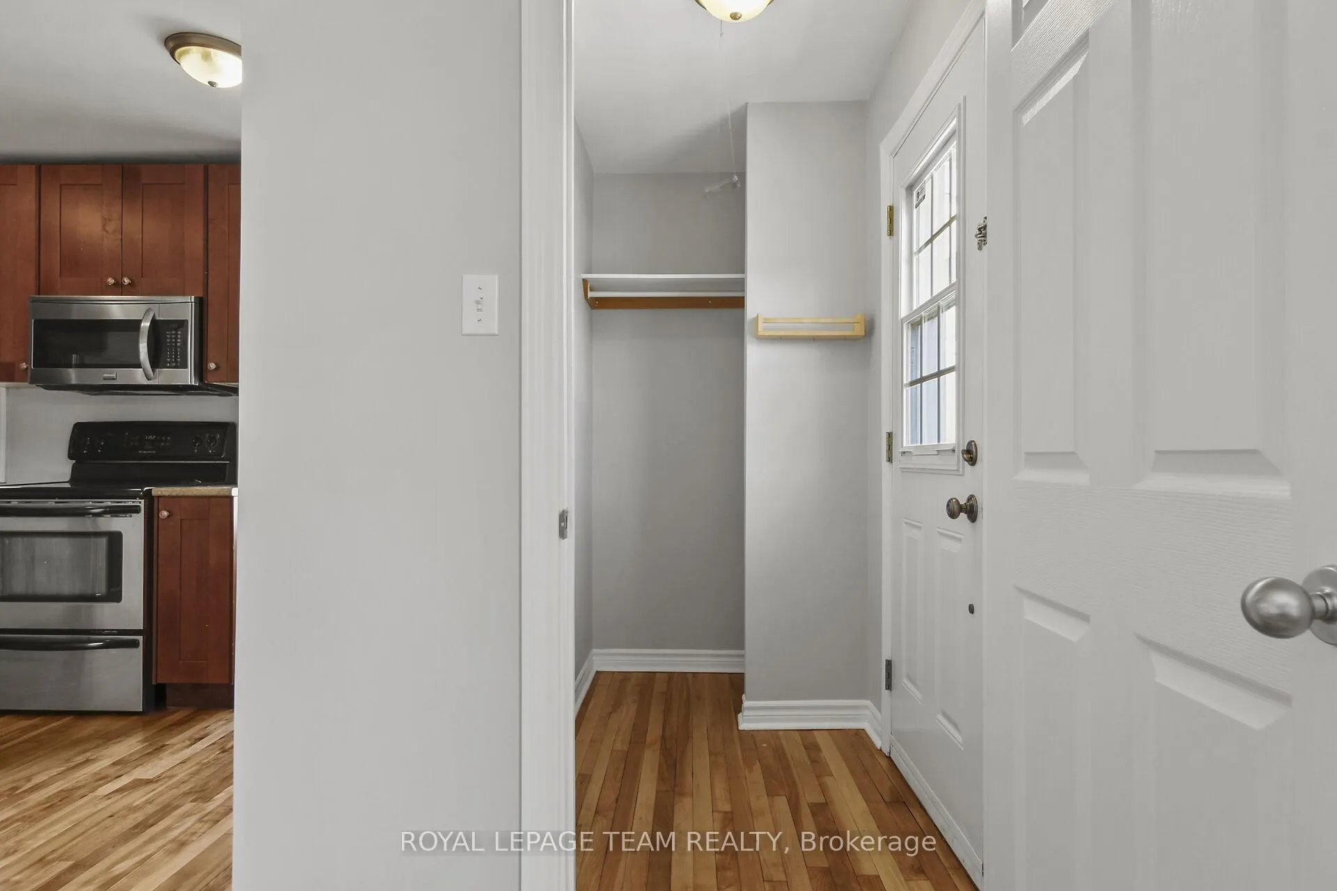 Photo 5 of 100 Harrold Place, Ottawa, Carlington — HOMEH