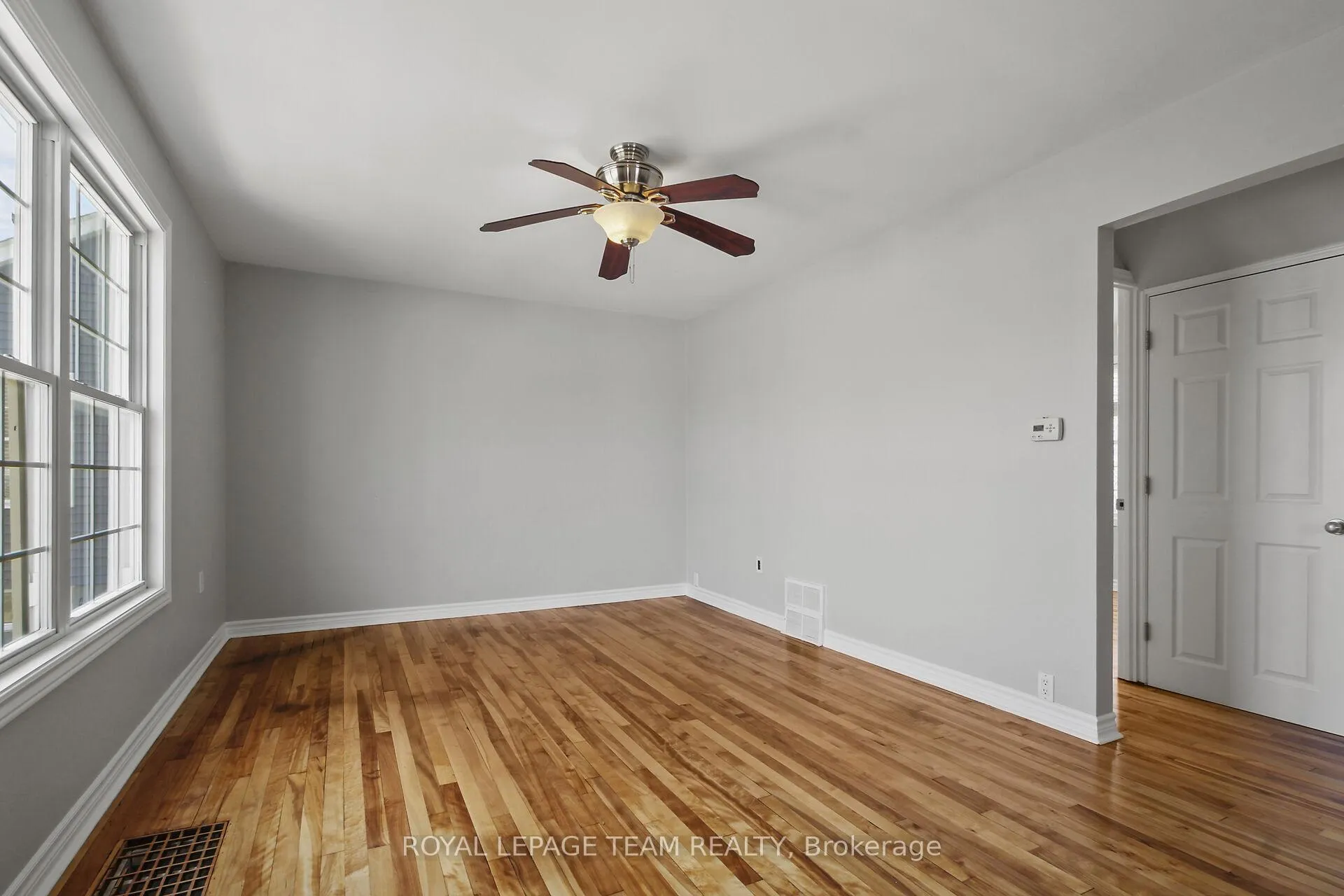 Photo 6 of 100 Harrold Place, Ottawa, Carlington — HOMEH
