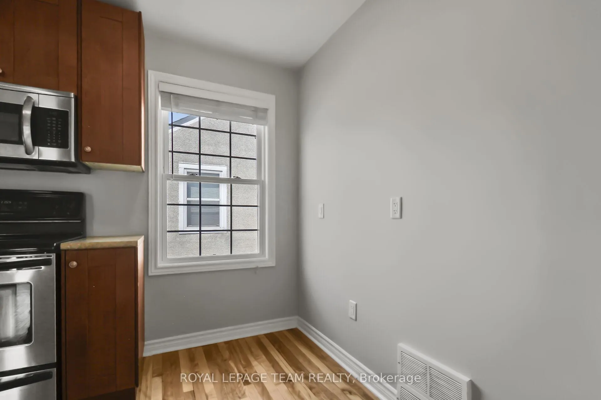 Photo 12 of 100 Harrold Place, Ottawa, Carlington — HOMEH