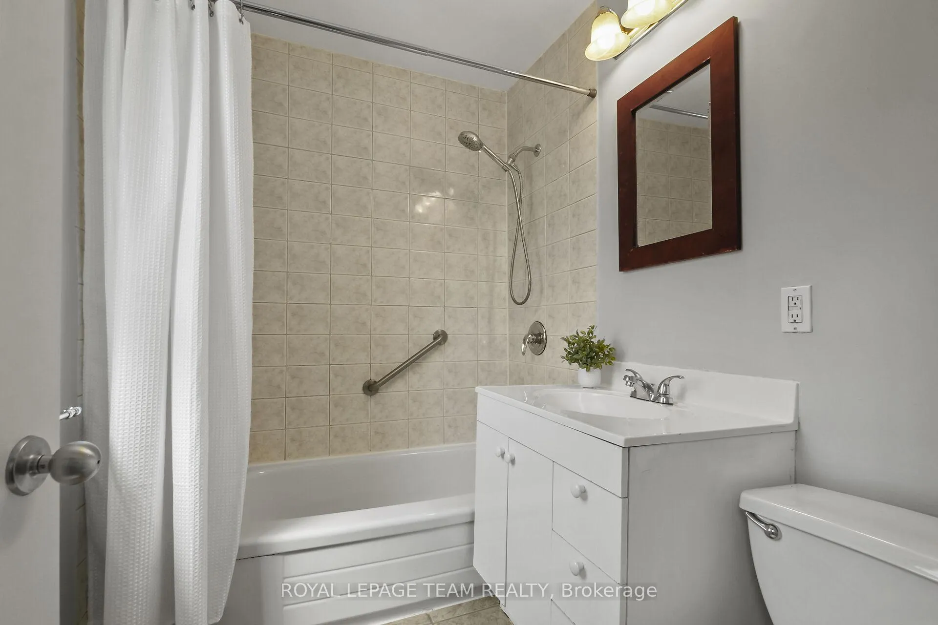 Photo 23 of 100 Harrold Place, Ottawa, Carlington — HOMEH
