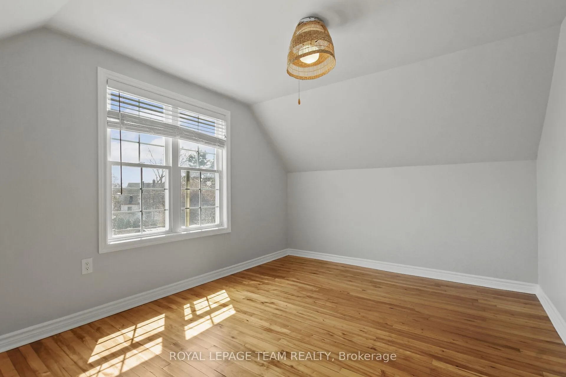 Photo 26 of 100 Harrold Place, Ottawa, Carlington — HOMEH