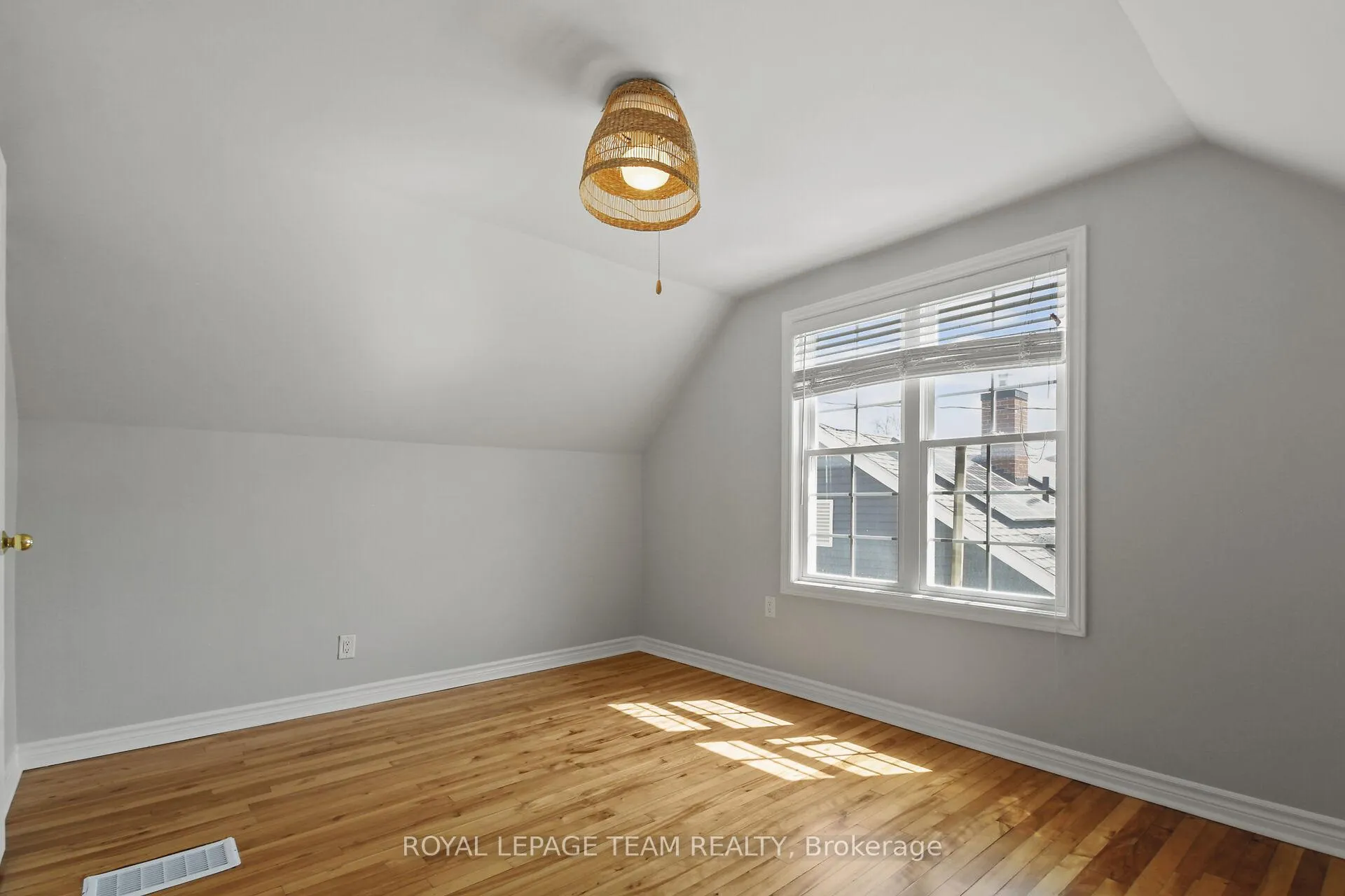 Photo 28 of 100 Harrold Place, Ottawa, Carlington — HOMEH