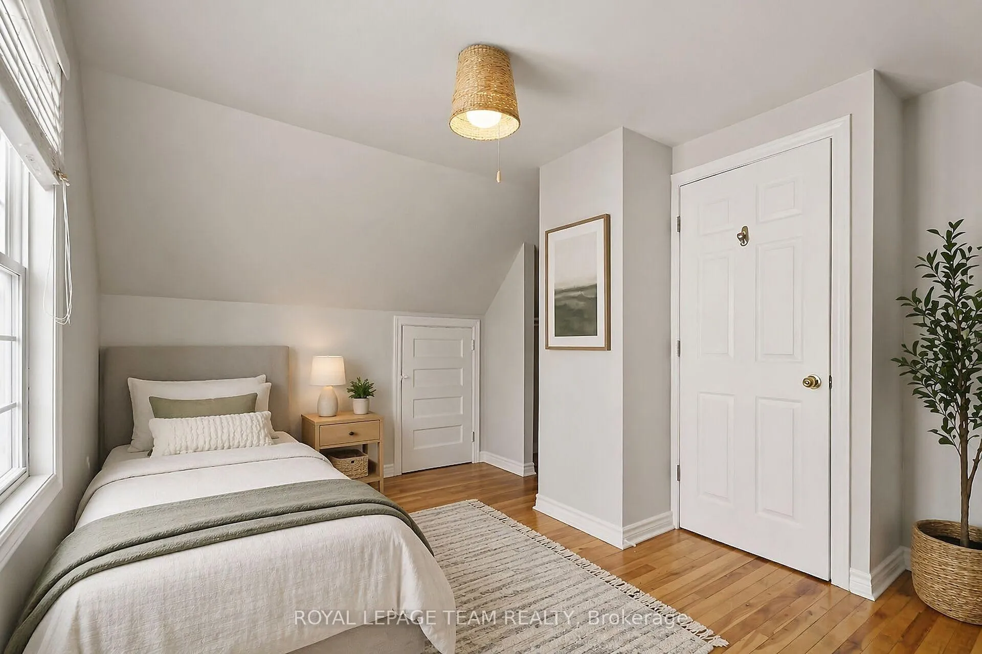 Photo 32 of 100 Harrold Place, Ottawa, Carlington — HOMEH