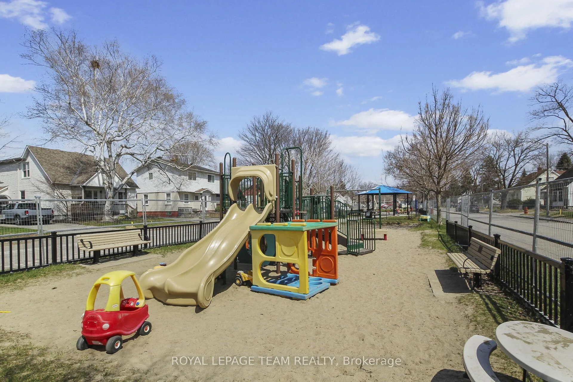 Photo 37 of 100 Harrold Place, Ottawa, Carlington — HOMEH