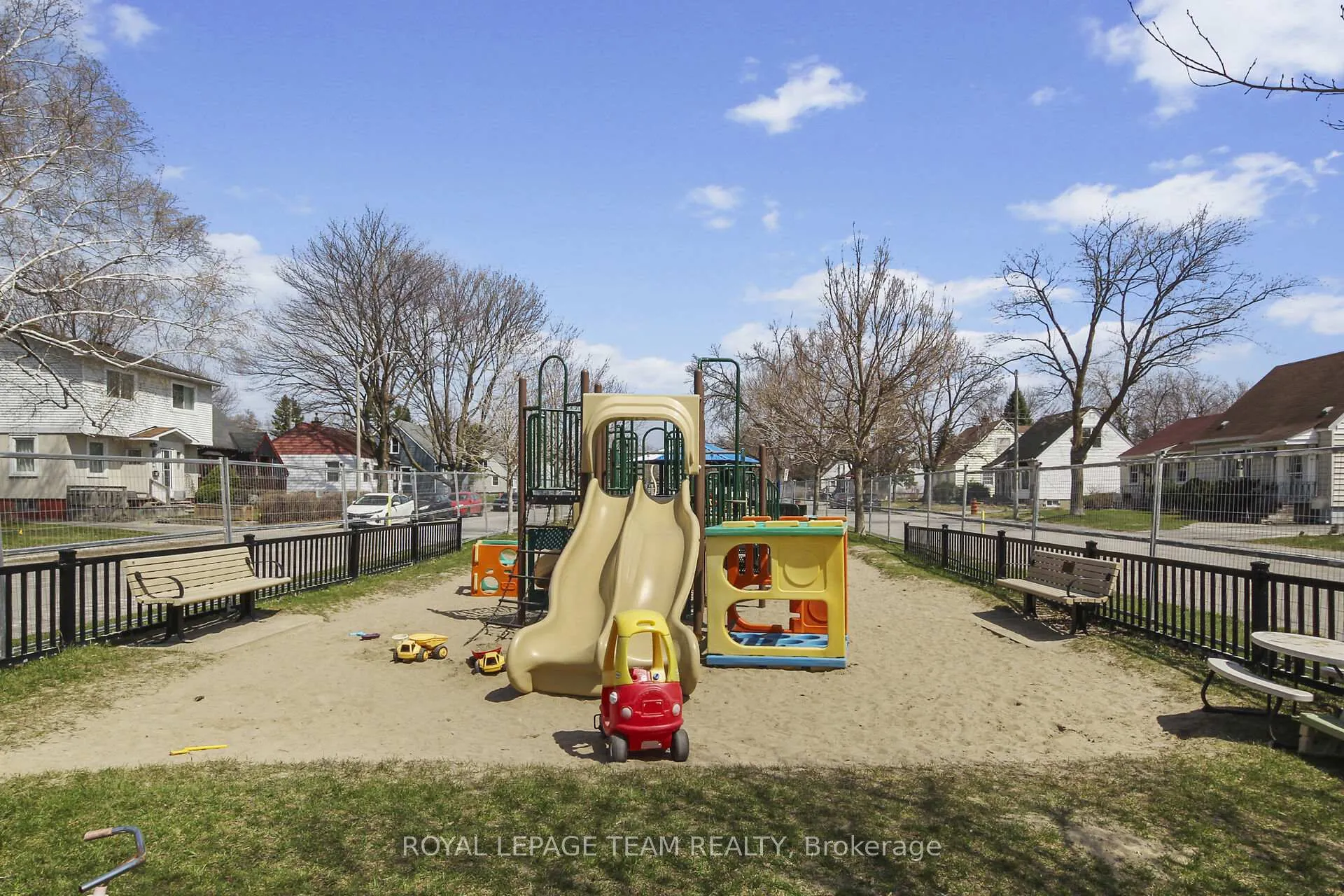 Photo 38 of 100 Harrold Place, Ottawa, Carlington — HOMEH
