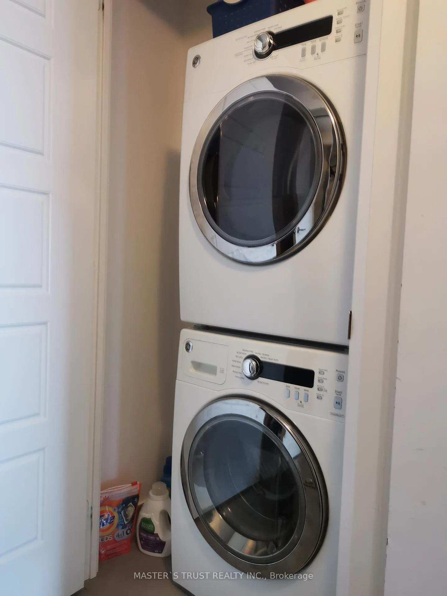 Photo 5 of Unit 1203, 8200 Birchmount Road, Markham, Unionville — HOMEH