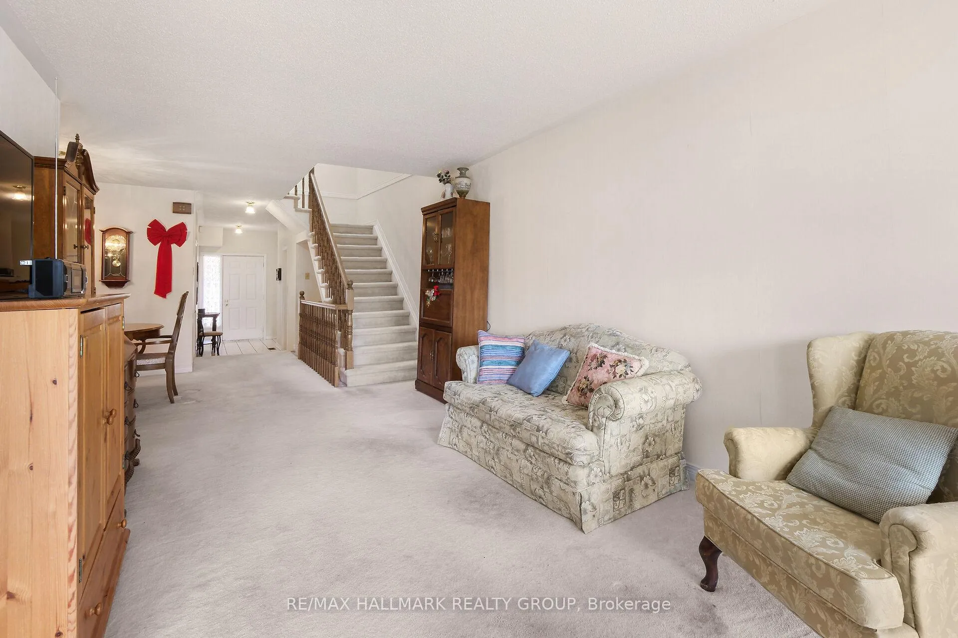 Photo 8 of 175 Dunbarton Court, Ottawa, Cardinal Glen — HOMEH