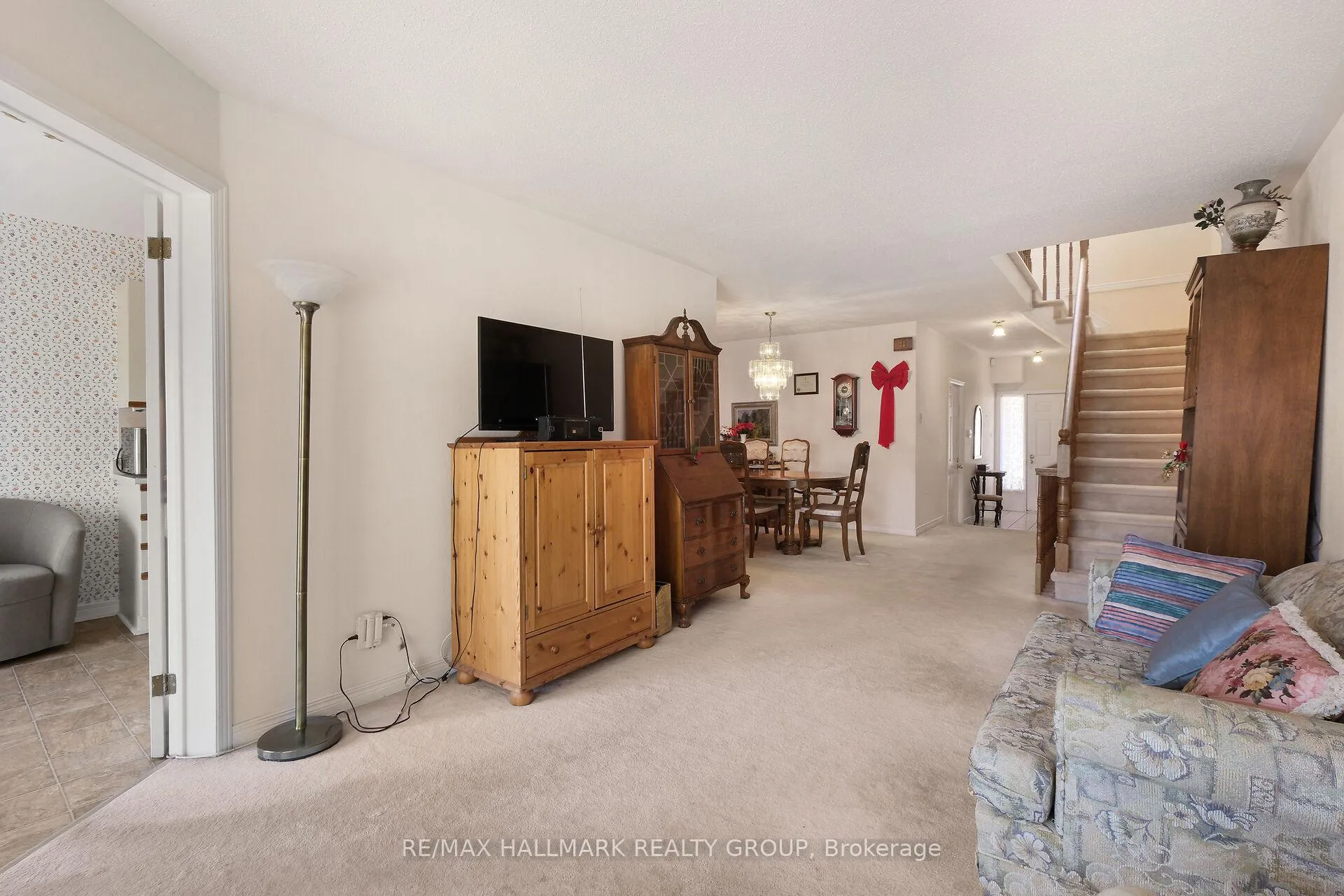 Photo 10 of 175 Dunbarton Court, Ottawa, Cardinal Glen — HOMEH