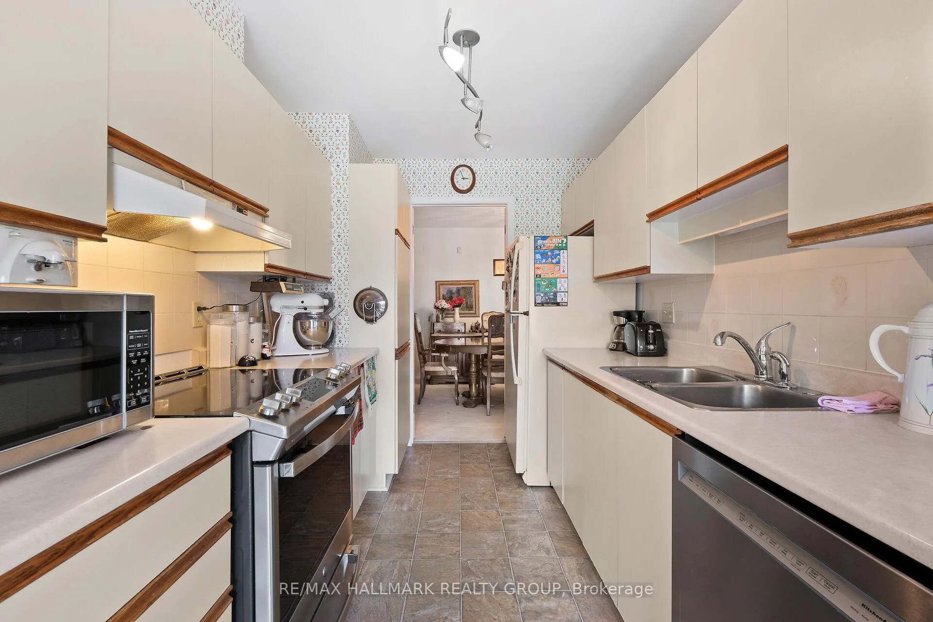 Photo 14 of 175 Dunbarton Court, Ottawa, Cardinal Glen — HOMEH