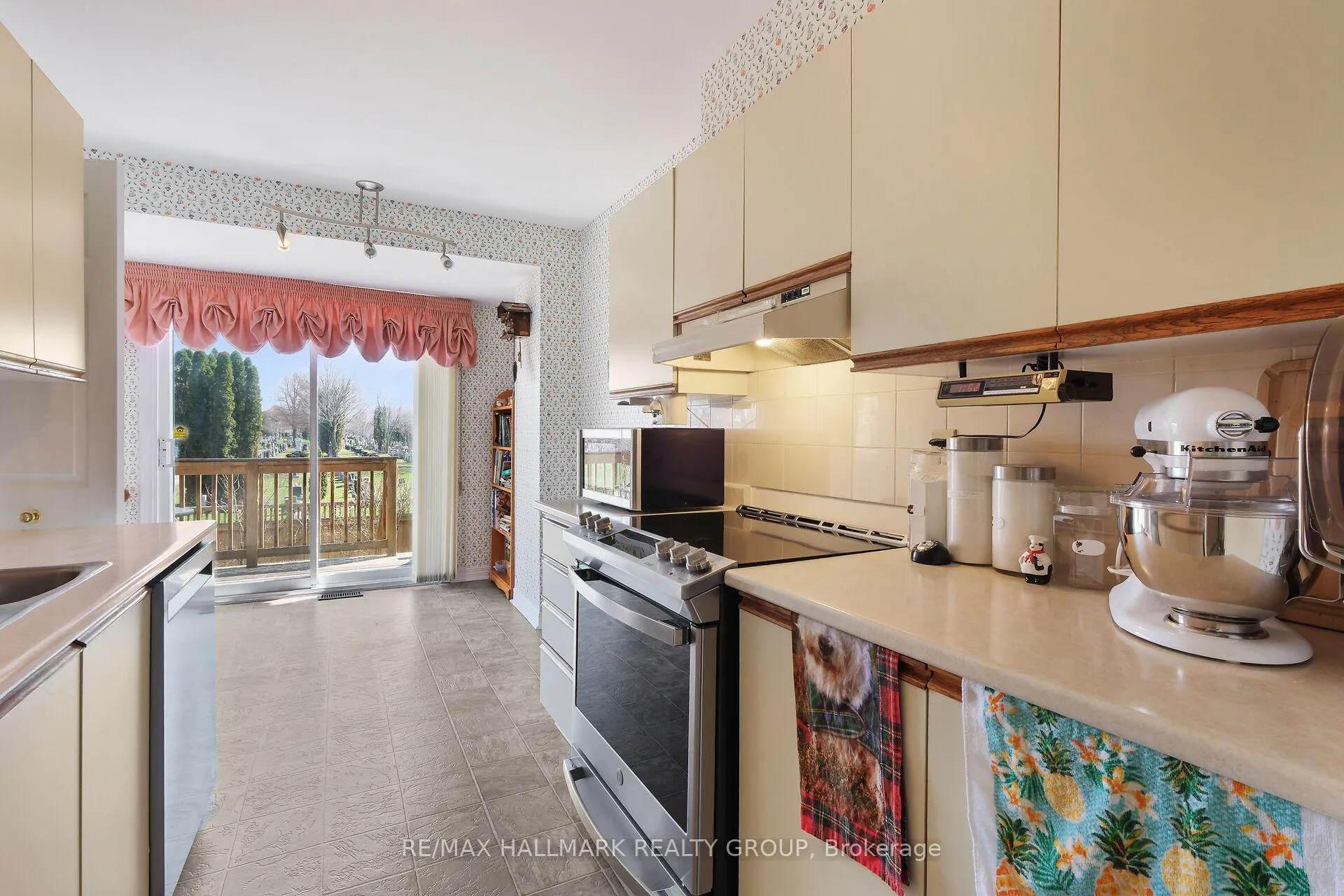 Photo 15 of 175 Dunbarton Court, Ottawa, Cardinal Glen — HOMEH