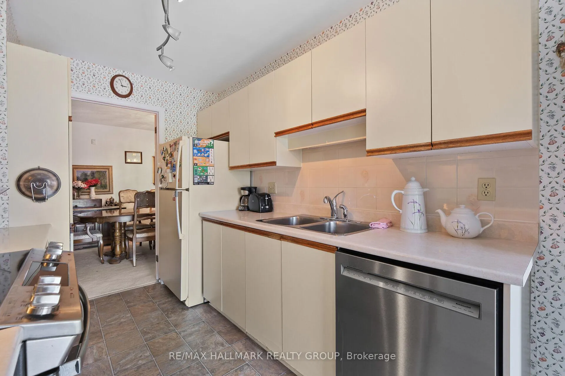 Photo 16 of 175 Dunbarton Court, Ottawa, Cardinal Glen — HOMEH