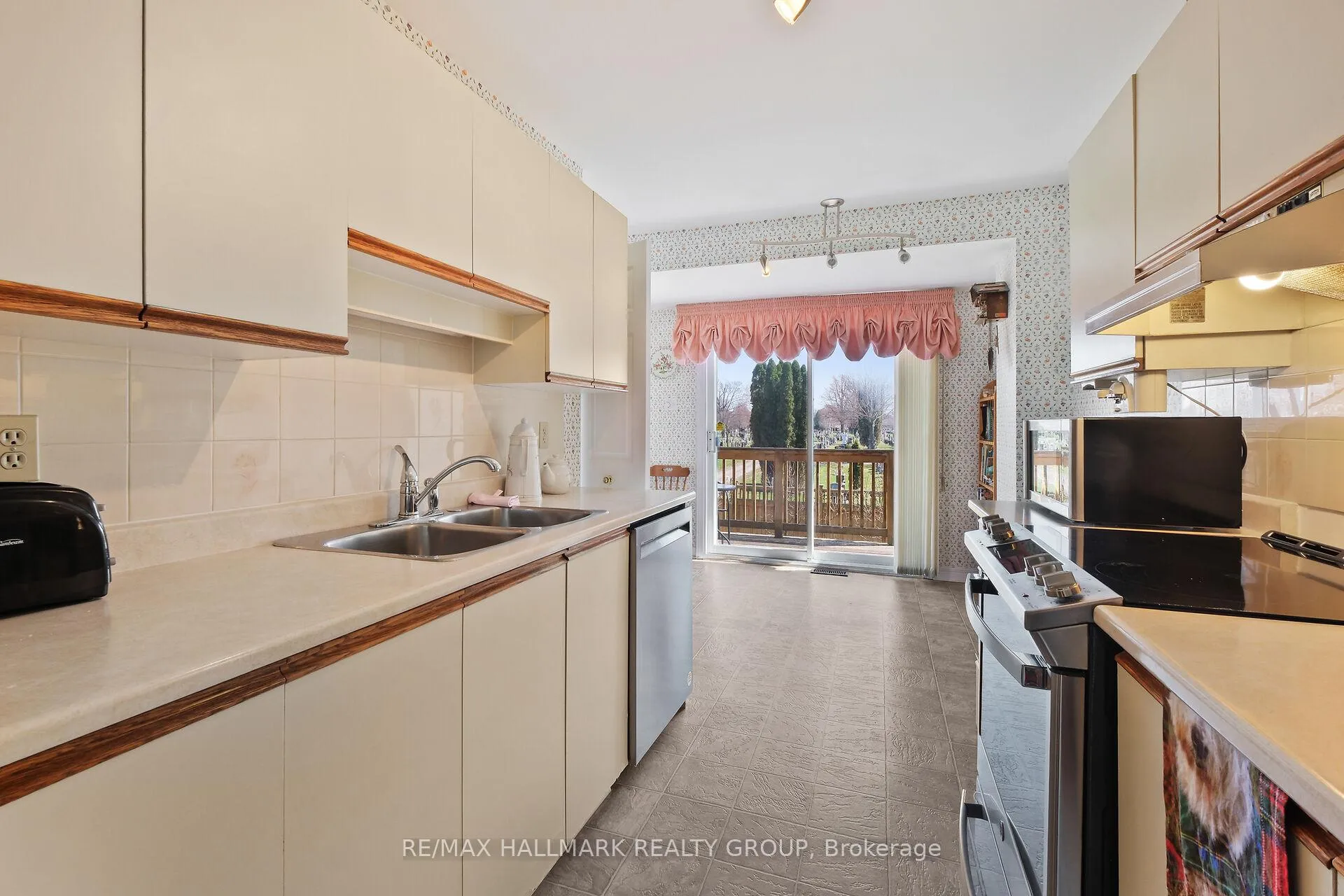 Photo 17 of 175 Dunbarton Court, Ottawa, Cardinal Glen — HOMEH