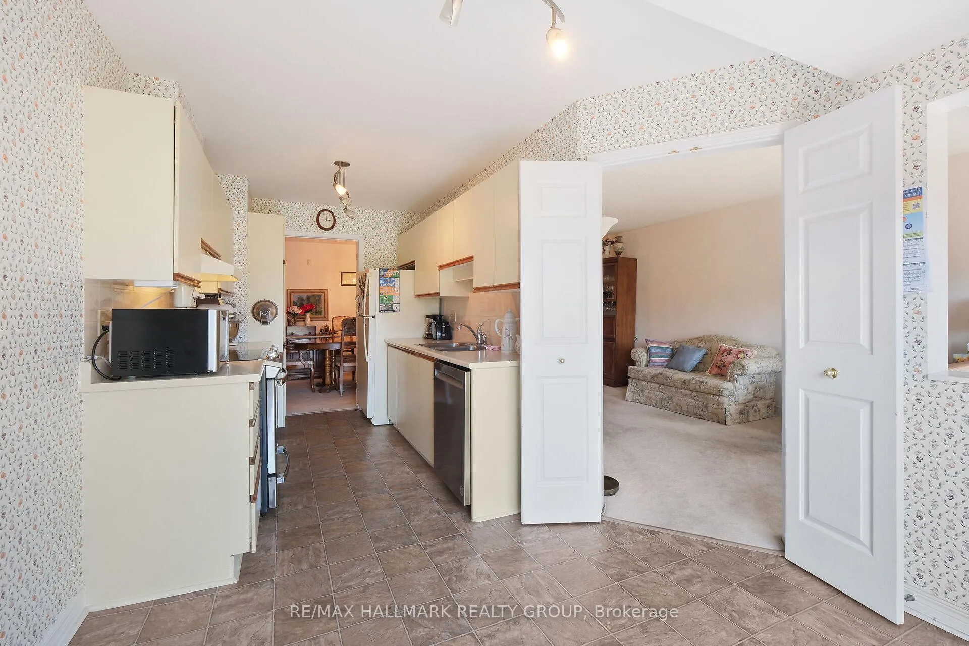 Photo 18 of 175 Dunbarton Court, Ottawa, Cardinal Glen — HOMEH