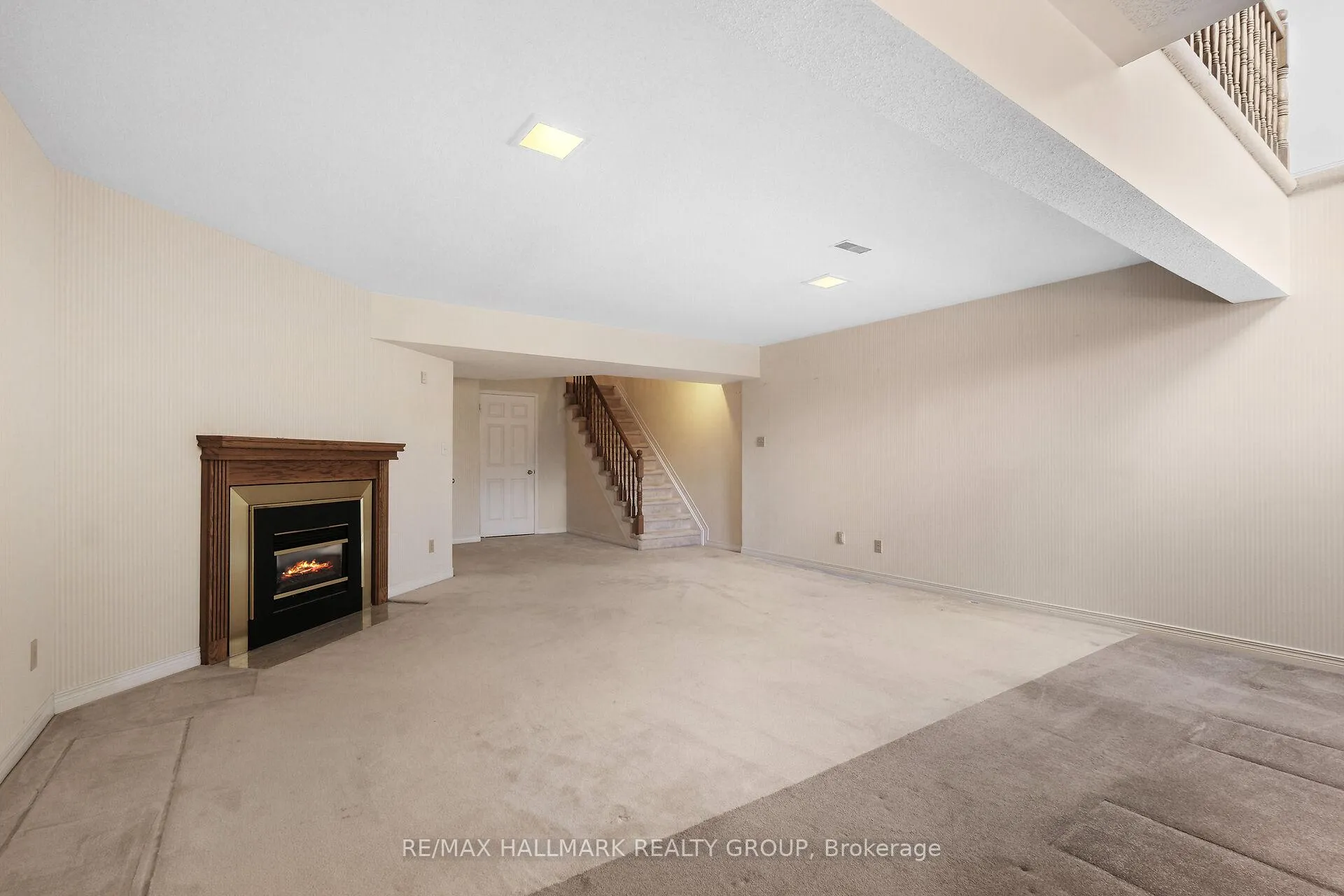 Photo 19 of 175 Dunbarton Court, Ottawa, Cardinal Glen — HOMEH