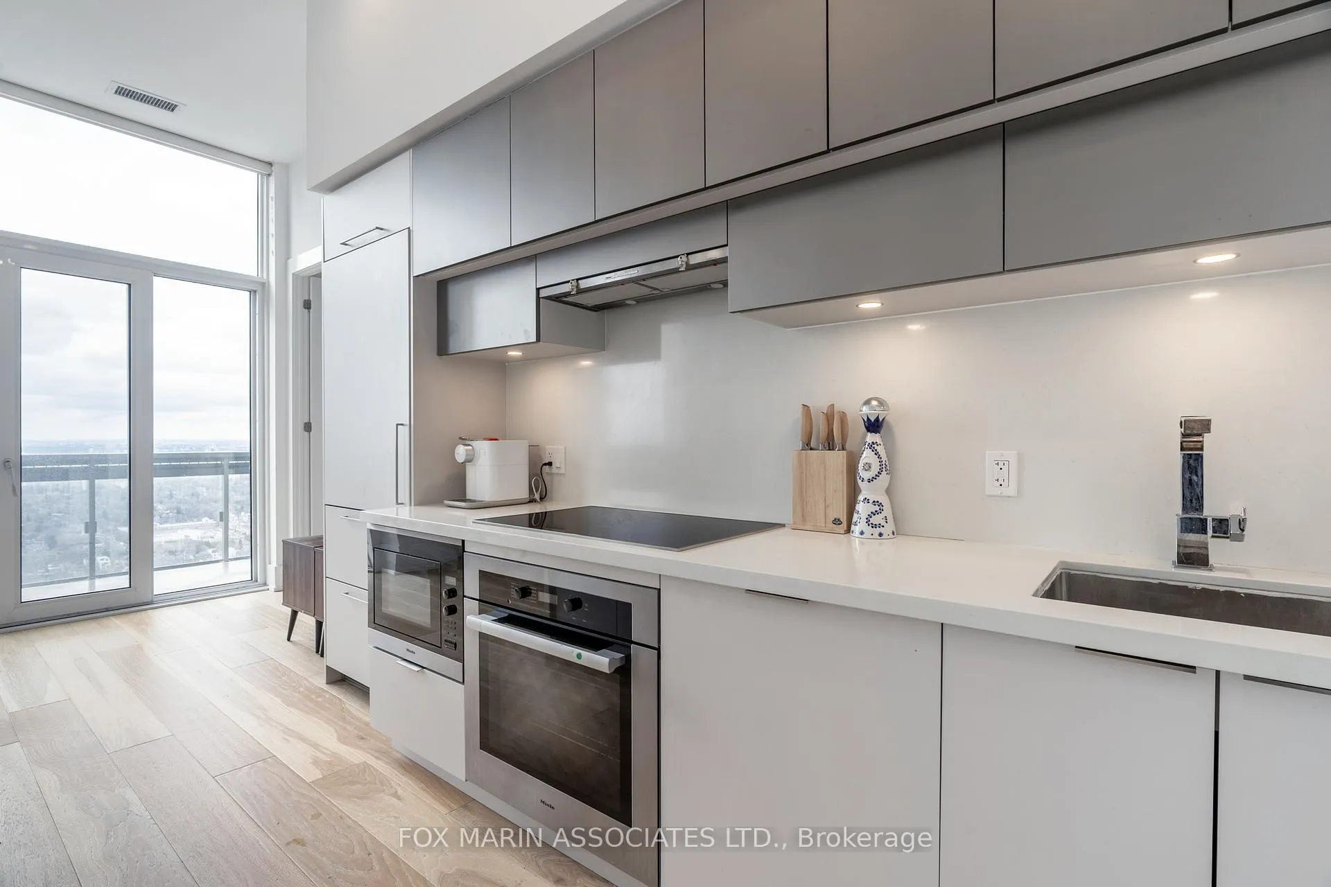 Photo 2 of Unit 4604, 39 Roehampton Avenue, Toronto, Mount Pleasant West — HOMEH