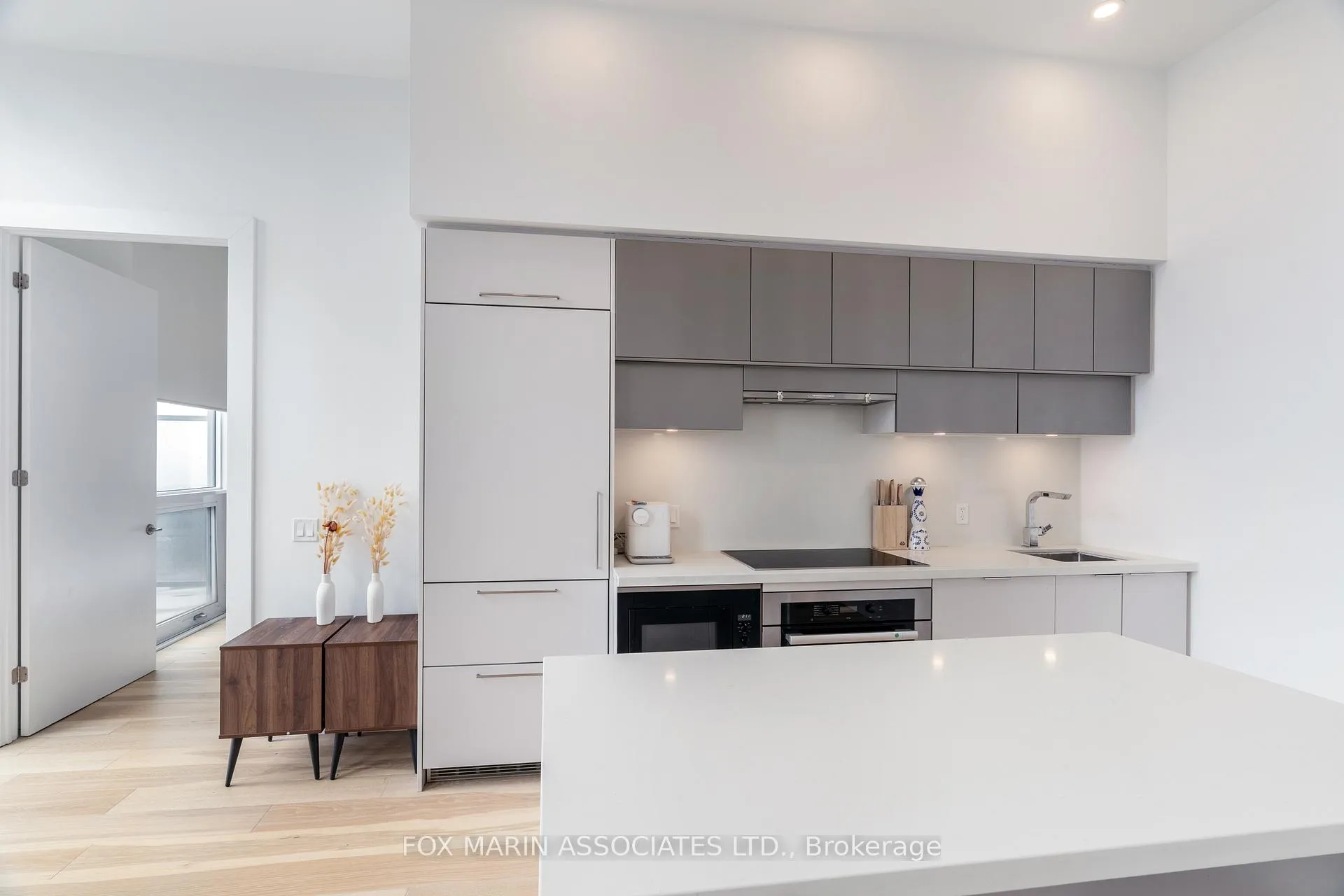 Photo 3 of Unit 4604, 39 Roehampton Avenue, Toronto, Mount Pleasant West — HOMEH