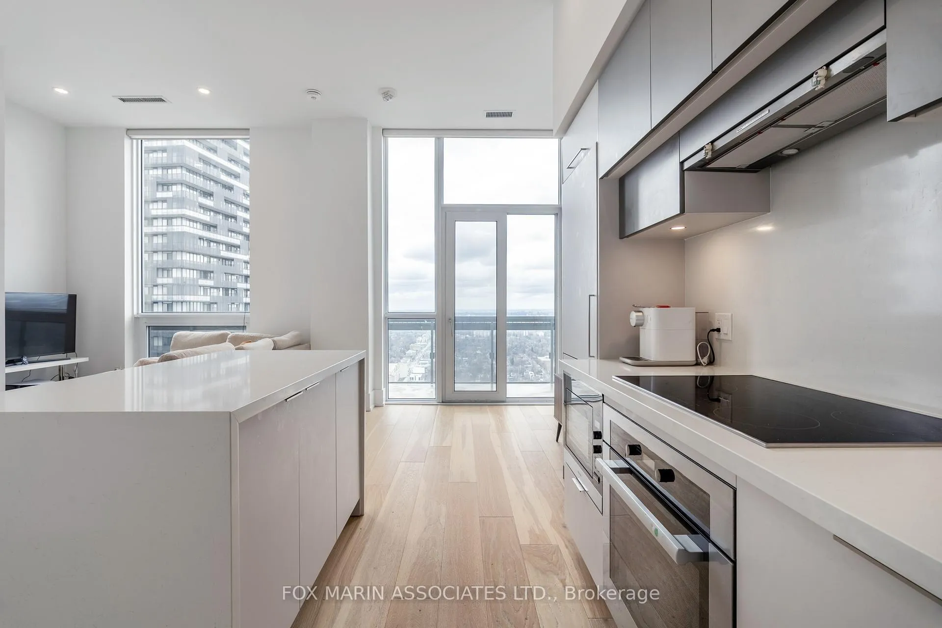 Photo 4 of Unit 4604, 39 Roehampton Avenue, Toronto, Mount Pleasant West — HOMEH