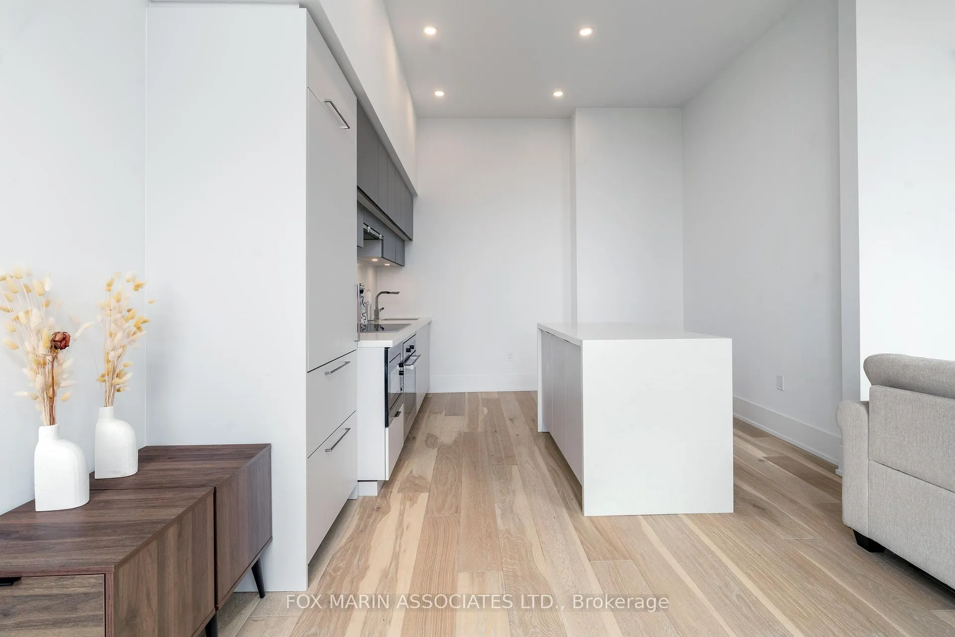 Photo 6 of Unit 4604, 39 Roehampton Avenue, Toronto, Mount Pleasant West — HOMEH