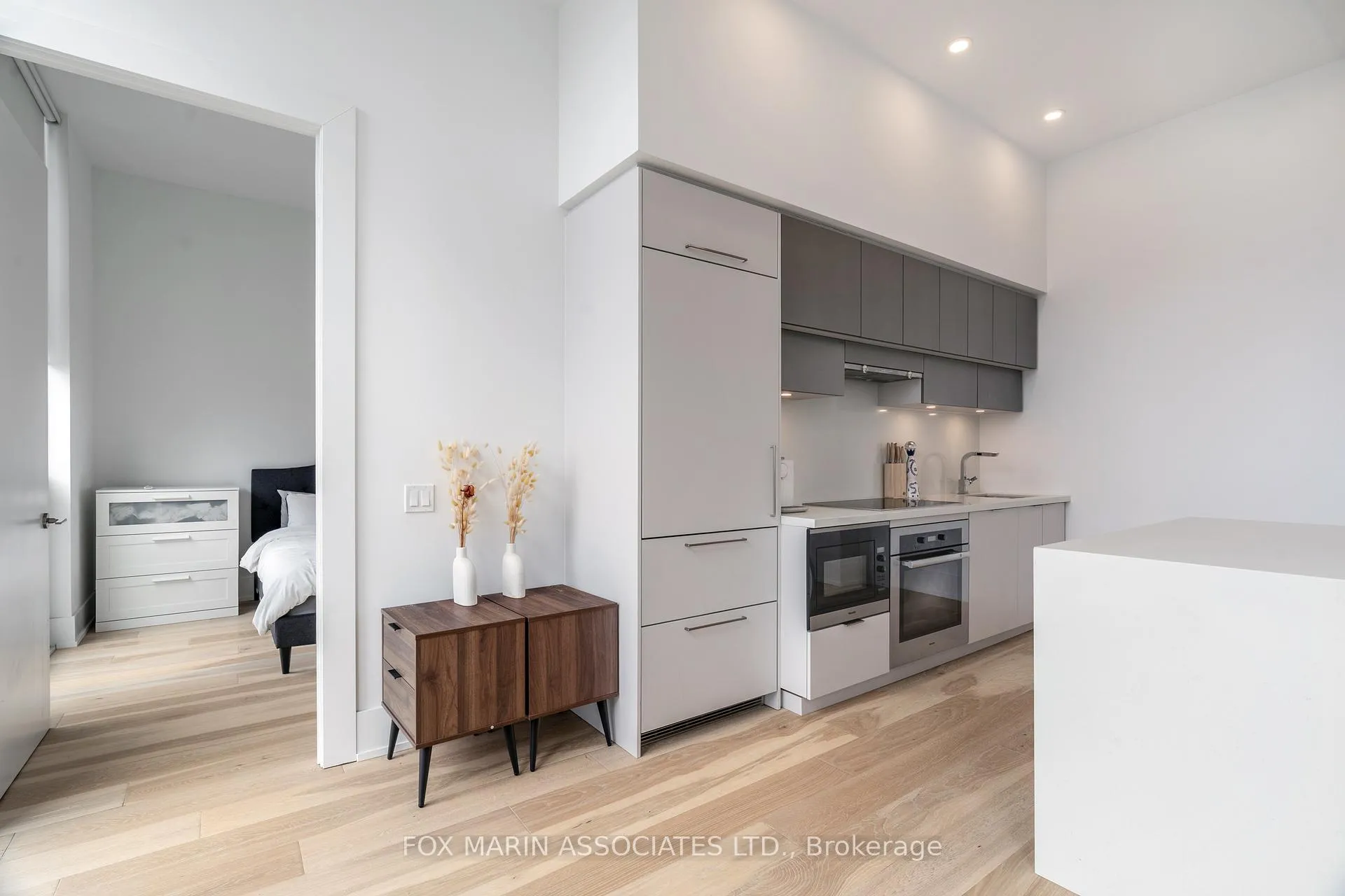 Photo 7 of Unit 4604, 39 Roehampton Avenue, Toronto, Mount Pleasant West — HOMEH