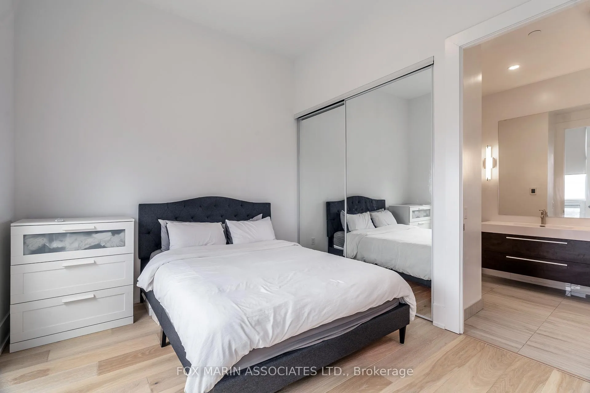 Photo 8 of Unit 4604, 39 Roehampton Avenue, Toronto, Mount Pleasant West — HOMEH