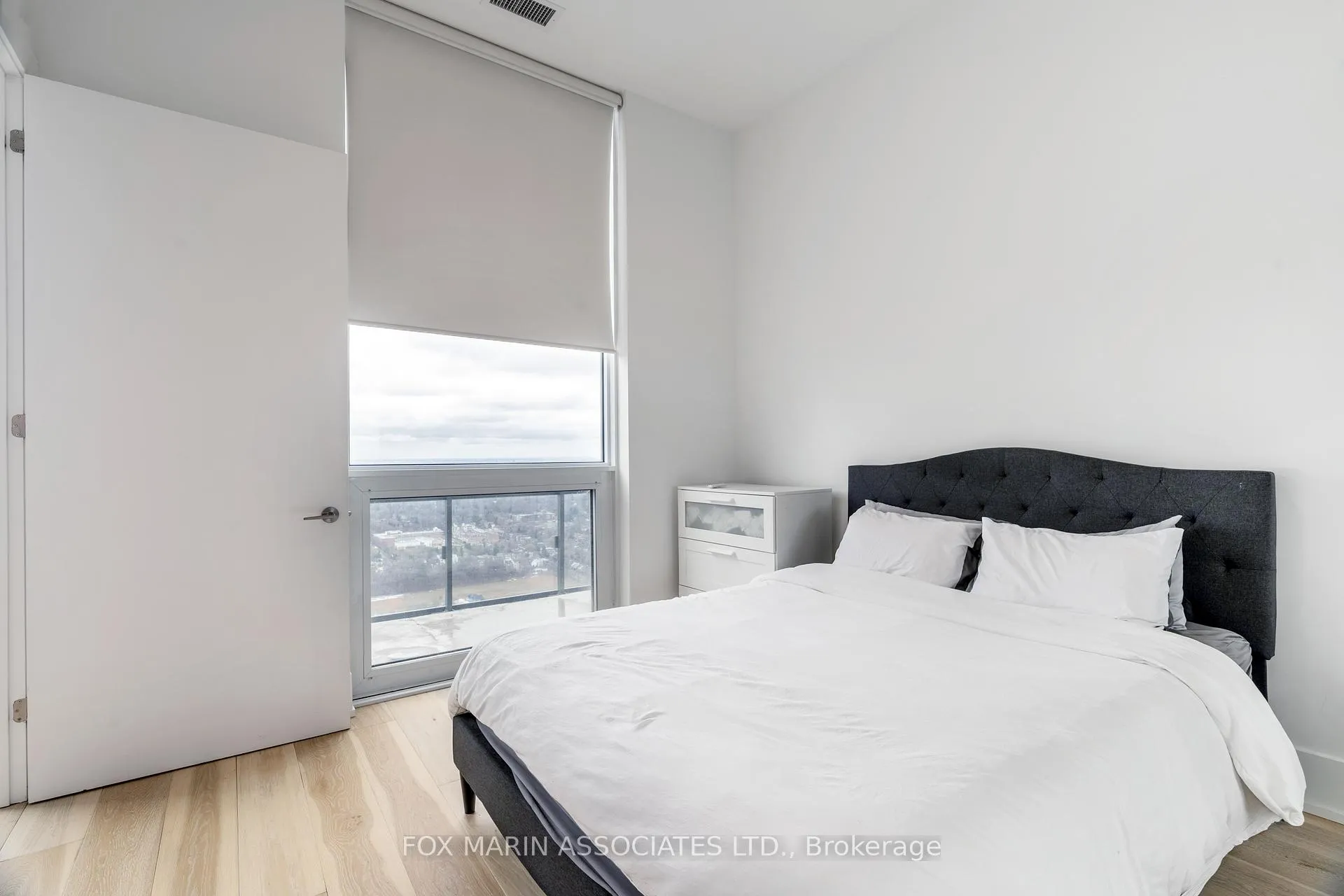 Photo 10 of Unit 4604, 39 Roehampton Avenue, Toronto, Mount Pleasant West — HOMEH