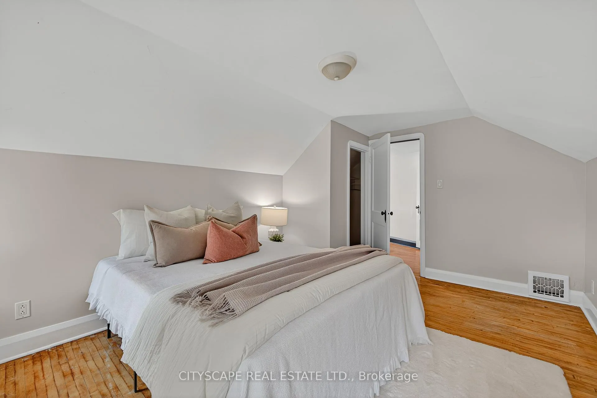 Photo 18 of 39 Glenmorris Street, Cambridge — HOMEH