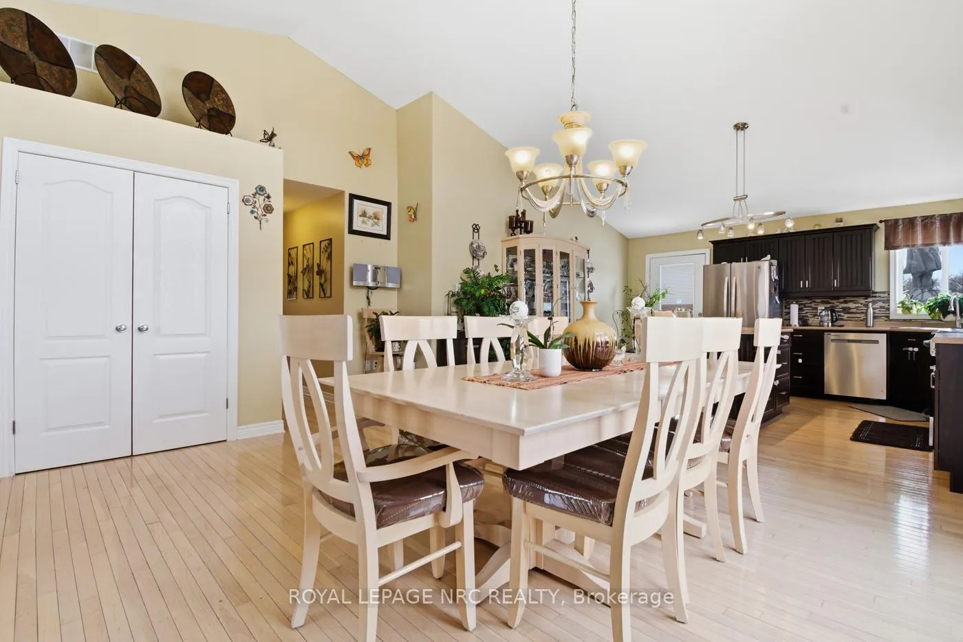 Photo 15 of 225 Colbeck Drive, Welland, Coyle Creek — HOMEH