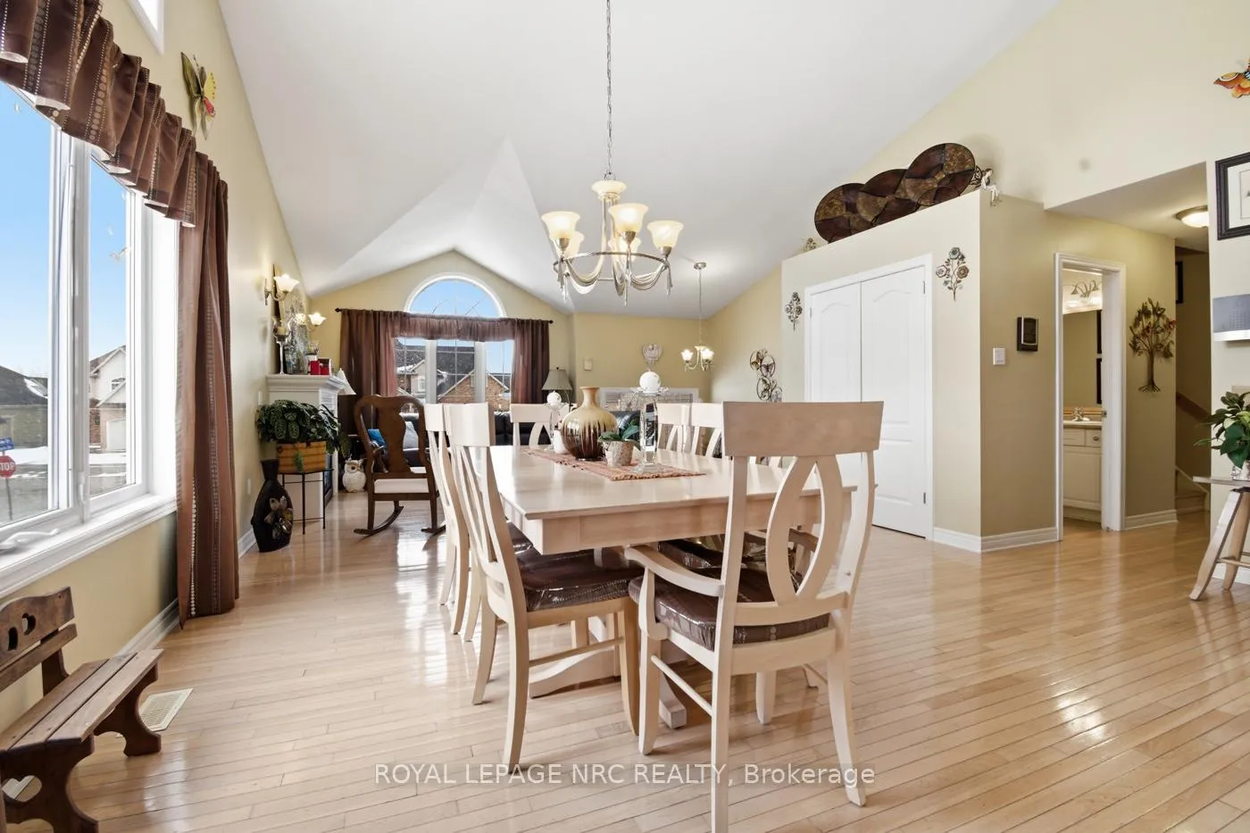 Photo 16 of 225 Colbeck Drive, Welland, Coyle Creek — HOMEH