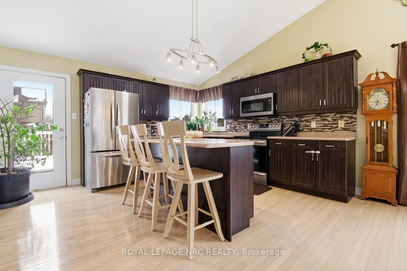 Photo 17 of 225 Colbeck Drive, Welland, Coyle Creek — HOMEH