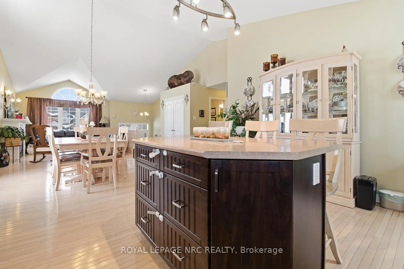 Photo 18 of 225 Colbeck Drive, Welland, Coyle Creek — HOMEH