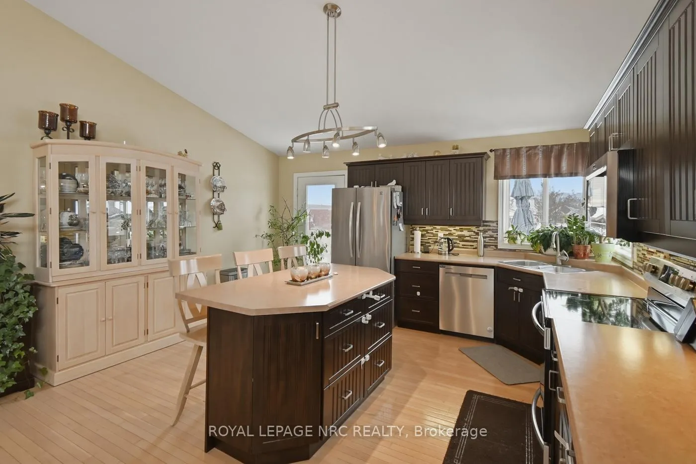 Photo 19 of 225 Colbeck Drive, Welland, Coyle Creek — HOMEH