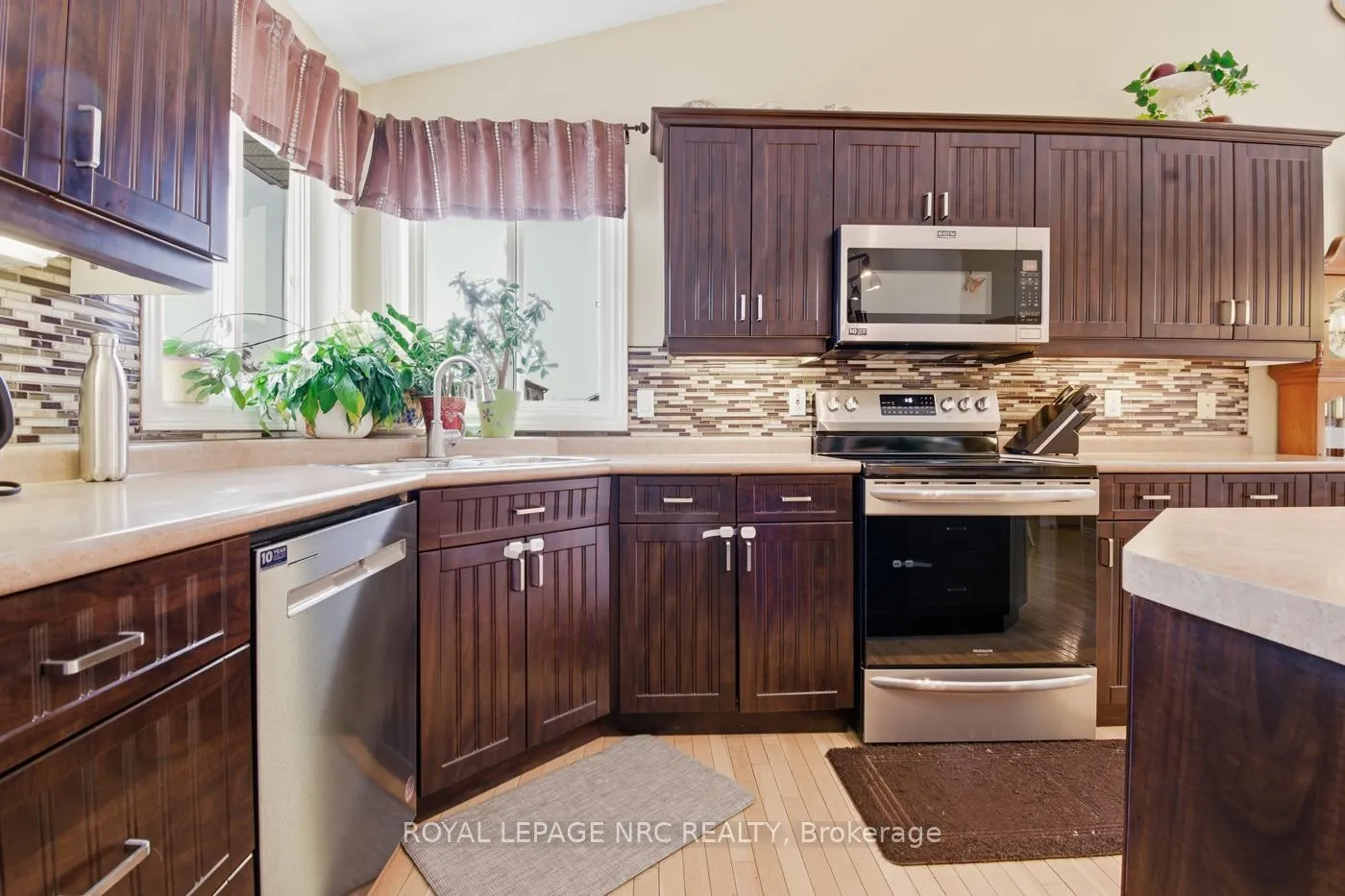Photo 20 of 225 Colbeck Drive, Welland, Coyle Creek — HOMEH