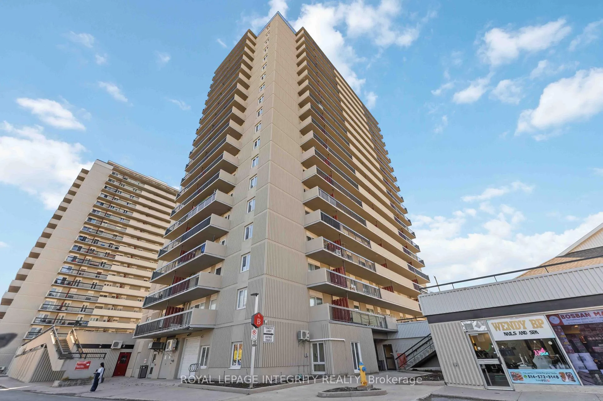Front of Unit 1506, 158 B Mcarthur Avenue