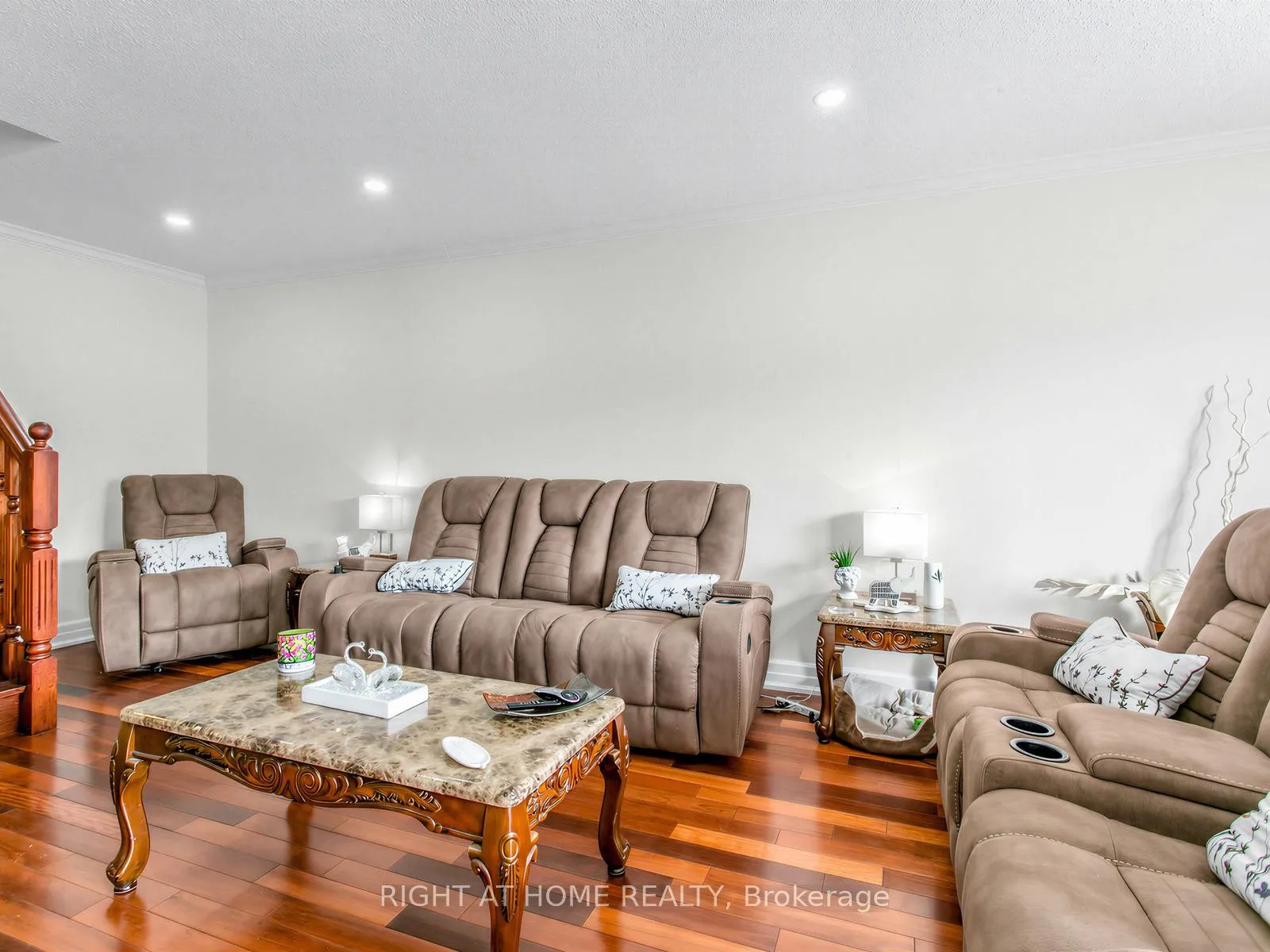 Photo 9 of 137 Beech Street, Brampton, Brampton North — HOMEH