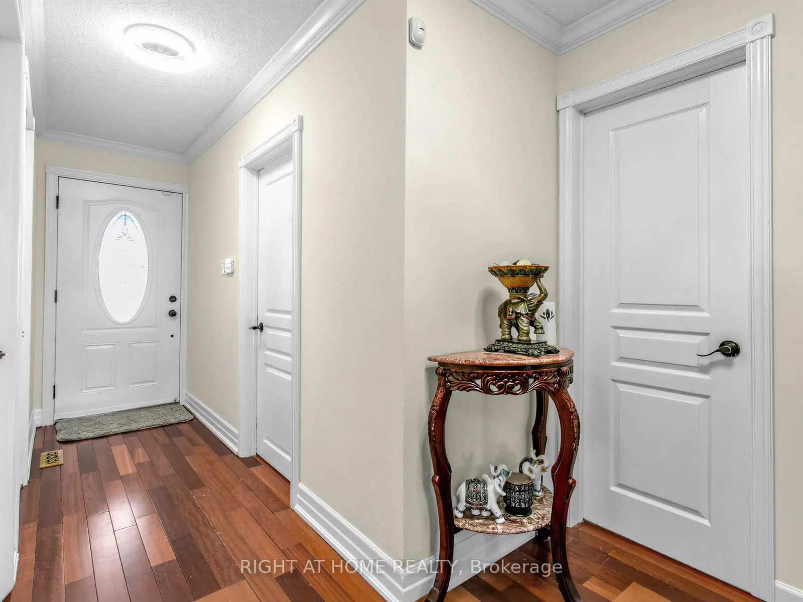 Photo 11 of 137 Beech Street, Brampton, Brampton North — HOMEH