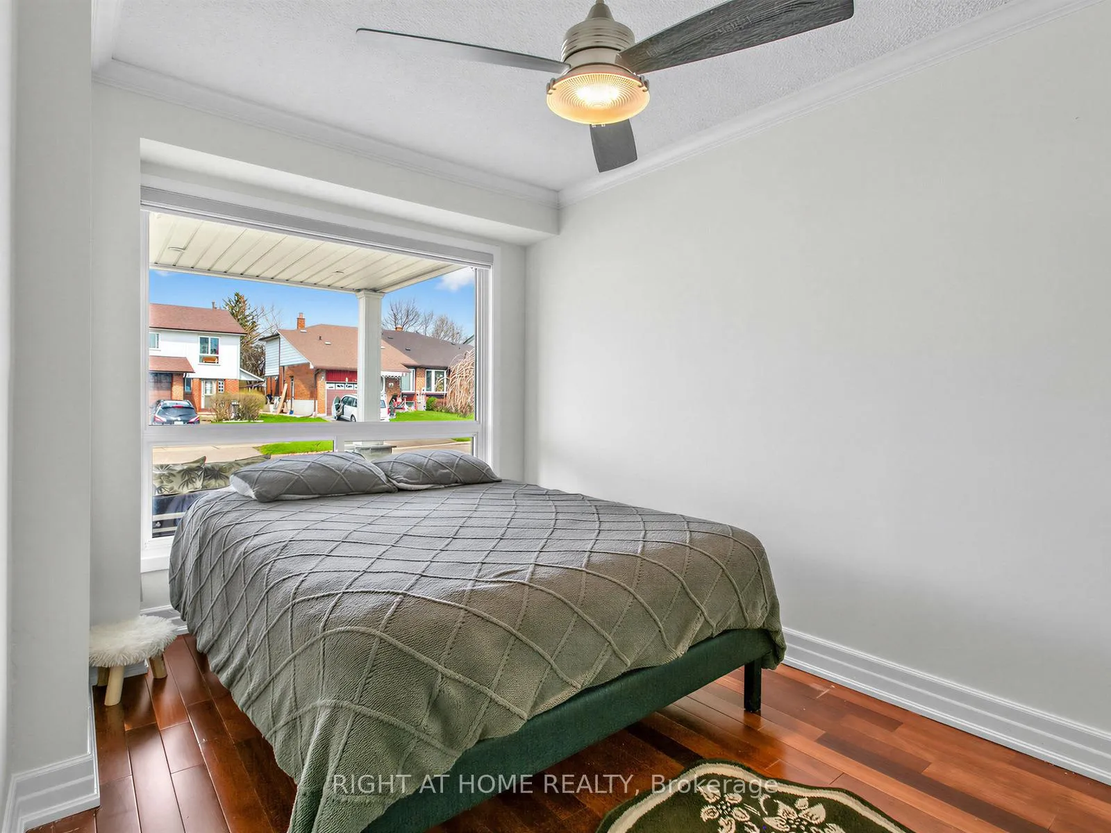 Photo 12 of 137 Beech Street, Brampton, Brampton North — HOMEH