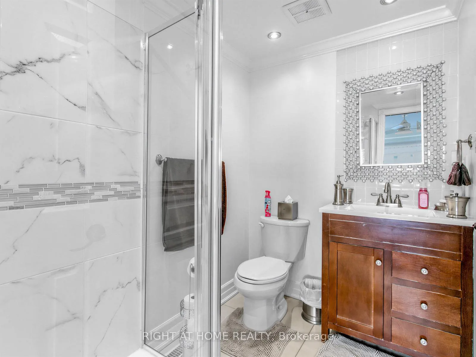 Photo 13 of 137 Beech Street, Brampton, Brampton North — HOMEH