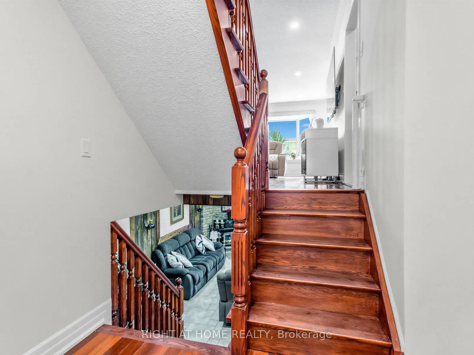 Photo 21 of 137 Beech Street, Brampton, Brampton North — HOMEH